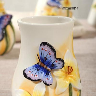 BỘ SỨ HOA ĐẮP NỔI DÙNG TRONG PHÒNG TẮM